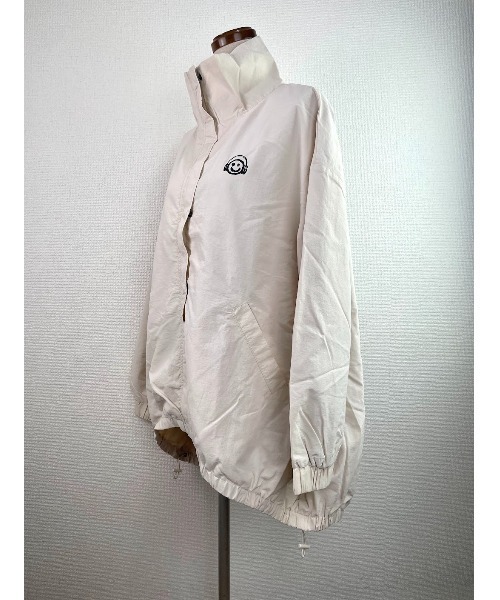 WORLD WIDE LOVE!（ワールドワイドラブ）の「スタンドカラーブルゾン（ブルゾン・レディース・ベージュ/アイボリー/ブラック・1）」の13枚目の写真