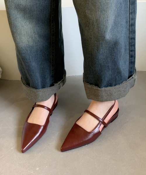 AMELY(エミリー)の「フラットストラップパンプス(パンプス・レディース・ブラック/アイボリー/レッド/キャメル・35/36/37/38/39/40)」の4枚目の写真