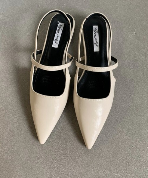 AMELY(エミリー)の「フラットストラップパンプス(パンプス・レディース・ブラック/アイボリー/レッド/キャメル・35/36/37/38/39/40)」の5枚目の写真