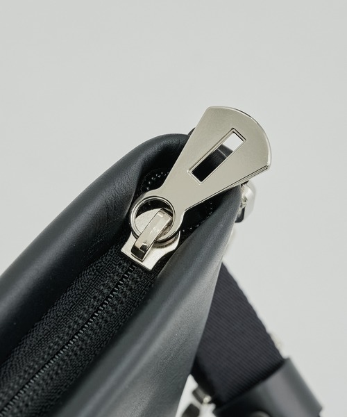 UNITED TOKYO ボディバッグ・ウエストポーチ 黒 ITTI LEATHER SACOCHE（ボディバッグ/ウエストポーチ）｜UNITED