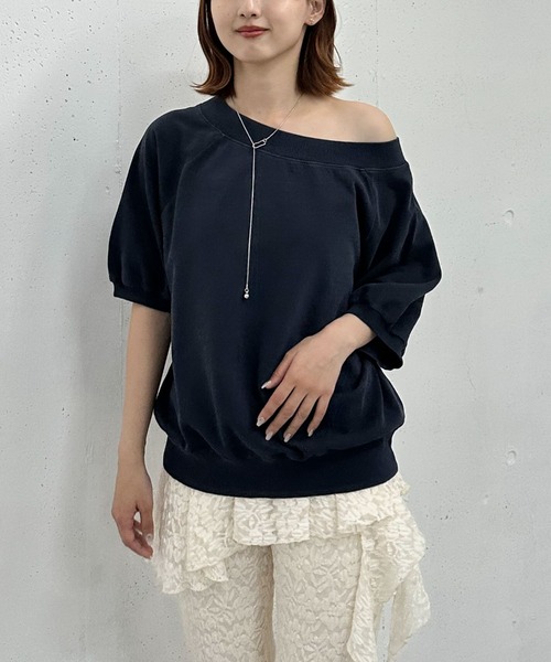 archives（アルシーヴ）の「ピグメントオフショルミドルスウェット（スウェット・レディース・ブラウン/ネイビー/アイボリー・MEDIUM）」の4枚目の写真