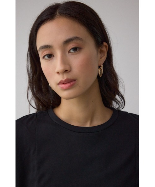 AZUL by moussy(アズールバイマウジー)の「ラッフルカットトップス(Tシャツ/カットソー・レディース・オフホワイト/ブルー/ブラック/ライトグレー・SMALL/MEDIUM)」の11枚目の写真