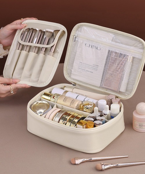 Miniministore（ミニミニストア）の「メイクポーチ 大容量 仕切りコスメポーチ（ポーチ・レディース・キャメル/アイボリー/ブラック/ピンク・FREE）」の9枚目の写真