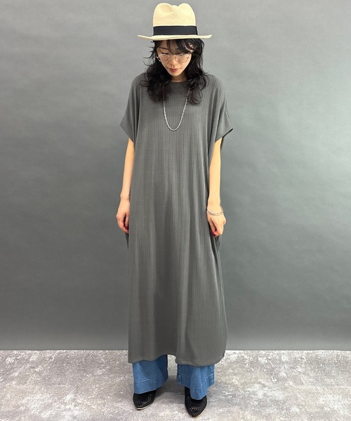 NICOLE white(ニコルホワイト)の「ランダムリブ素材のゆったりワンピース(ワンピース・レディース・カーキ/ブラック/グレイッシュブルー/ボルドー・FREE)」の7枚目の写真