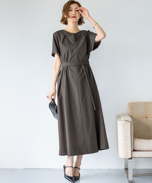 23区 L(ニジュウサンクオオキイサイズ)の「【一部店舗限定/UVカット/洗える】タイプライター サック風 ワンピース(ワンピース・レディース・グレー系/ネイビー系/黄土色系・44/46)」の5枚目の写真