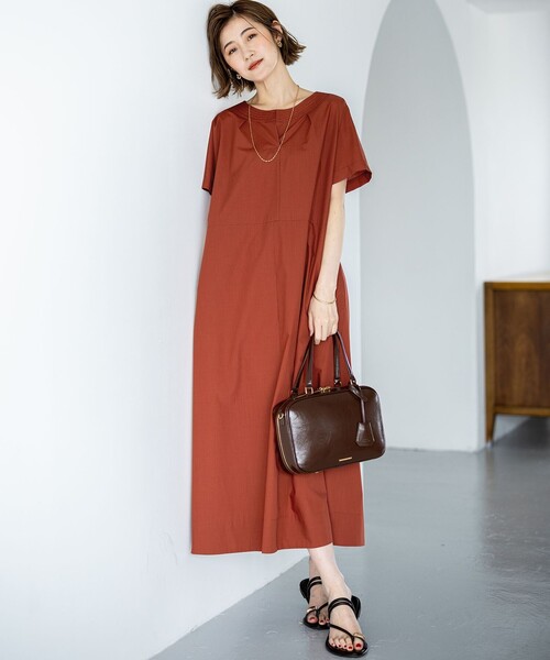 23区 L(ニジュウサンクオオキイサイズ)の「【一部店舗限定/UVカット/洗える】タイプライター サック風 ワンピース(ワンピース・レディース・グレー系/ネイビー系/黄土色系・44/46)」の7枚目の写真