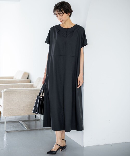 23区 L(ニジュウサンクオオキイサイズ)の「【一部店舗限定/UVカット/洗える】タイプライター サック風 ワンピース(ワンピース・レディース・グレー系/ネイビー系/黄土色系・44/46)」の9枚目の写真