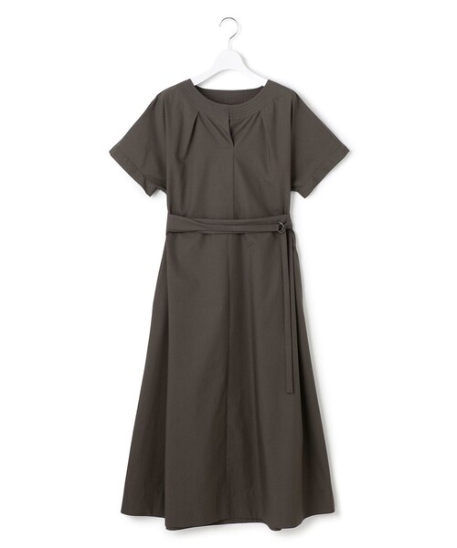 23区 L(ニジュウサンクオオキイサイズ)の「【一部店舗限定/UVカット/洗える】タイプライター サック風 ワンピース(ワンピース・レディース・グレー系/ネイビー系/黄土色系・44/46)」の12枚目の写真