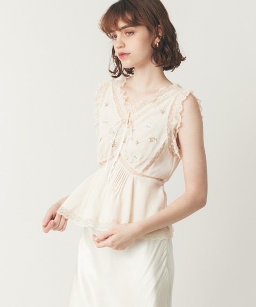 ME COUTURE（ミークチュール）の「フルール刺繍レースmixブラウス（シャツ/ブラウス・レディース・アイボリー/ピンク・FREE）」の2枚目の写真