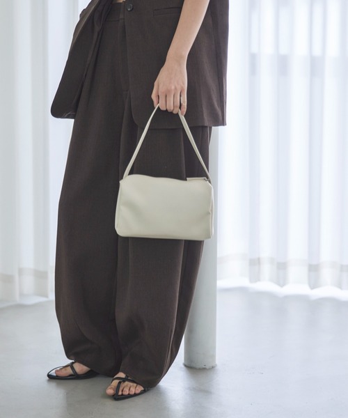 feepur（フェピュール）の「スクエアミニバッグ（ショルダーバッグ・レディース・アイボリー/ブラック・FREE）」の3枚目の写真