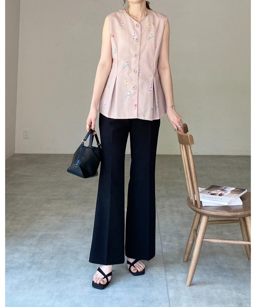 She's Closet（シーズクローゼット）の「小花柄フラワープリントノースリーブタックフレアペプラムジレベスト（ベスト・レディース・ブラック/ベージュ/ネイビー・FREE）」の4枚目の写真