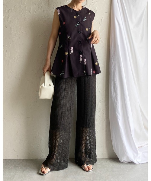 She's Closet（シーズクローゼット）の「小花柄フラワープリントノースリーブタックフレアペプラムジレベスト（ベスト・レディース・ブラック/ベージュ/ネイビー・FREE）」の8枚目の写真