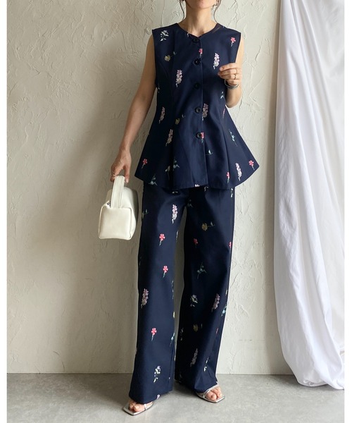 She's Closet（シーズクローゼット）の「小花柄フラワープリントノースリーブタックフレアペプラムジレベスト（ベスト・レディース・ブラック/ベージュ/ネイビー・FREE）」の15枚目の写真