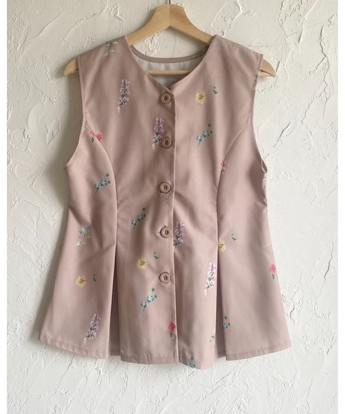 She's Closet（シーズクローゼット）の「小花柄フラワープリントノースリーブタックフレアペプラムジレベスト（ベスト・レディース・ブラック/ベージュ/ネイビー・FREE）」の17枚目の写真
