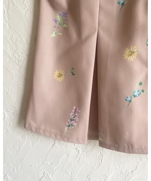 She's Closet（シーズクローゼット）の「小花柄フラワープリントノースリーブタックフレアペプラムジレベスト（ベスト・レディース・ブラック/ベージュ/ネイビー・FREE）」の19枚目の写真