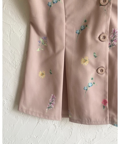 She's Closet（シーズクローゼット）の「小花柄フラワープリントノースリーブタックフレアペプラムジレベスト（ベスト・レディース・ブラック/ベージュ/ネイビー・FREE）」の20枚目の写真