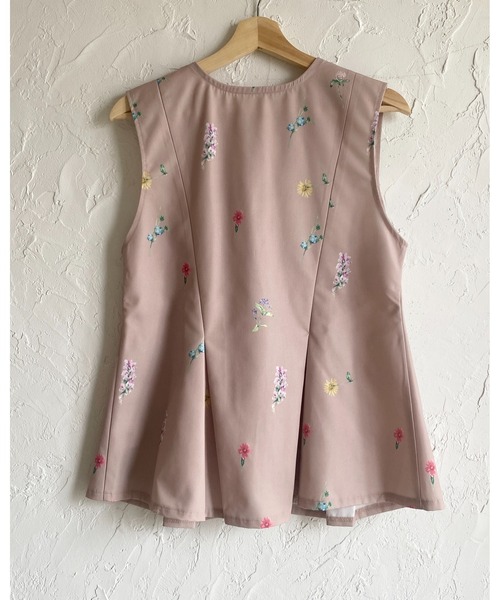 She's Closet（シーズクローゼット）の「小花柄フラワープリントノースリーブタックフレアペプラムジレベスト（ベスト・レディース・ブラック/ベージュ/ネイビー・FREE）」の21枚目の写真