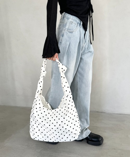 Bamm(バム)の「ドット柄サテンワンハンドルショルダーバッグ(ショルダーバッグ・レディース・ブラック/レッド/ホワイト・FREE)」の5枚目の写真