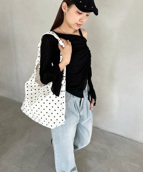 Bamm(バム)の「ドット柄サテンワンハンドルショルダーバッグ(ショルダーバッグ・レディース・ブラック/レッド/ホワイト・FREE)」の4枚目の写真