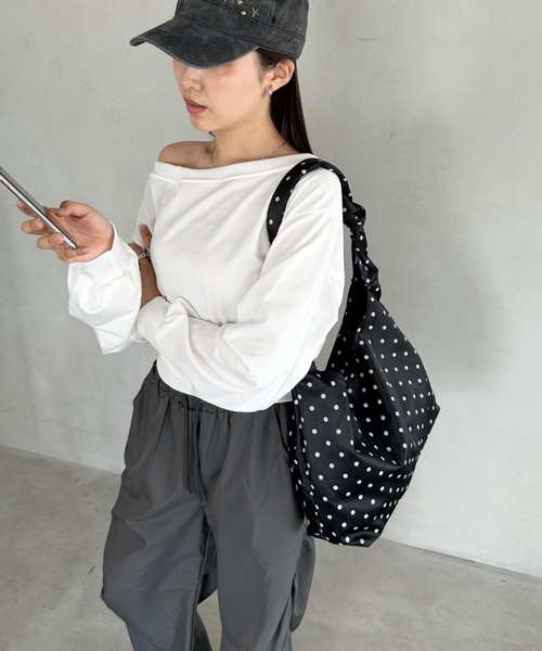 Bamm(バム)の「ドット柄サテンワンハンドルショルダーバッグ(ショルダーバッグ・レディース・ブラック/レッド/ホワイト・FREE)」の8枚目の写真