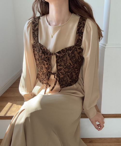 LAUIR（ラウアー）の「パフスリーブワンピース+ジャガードビスチェ