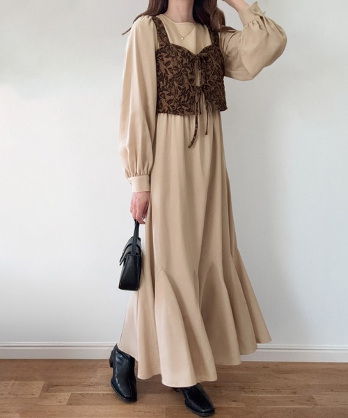 LAUIR（ラウアー）の「パフスリーブワンピース+ジャガードビスチェ