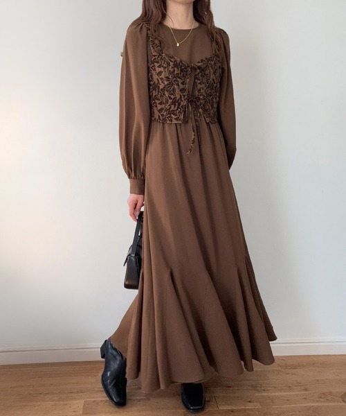 LAUIR（ラウアー）の「パフスリーブワンピース+ジャガードビスチェ