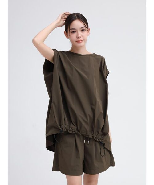 YORT(ヨート)の「【撥水・UVカット】ウエストドロストプルオーバー(シャツ/ブラウス・レディース・ブラウン/ブラック・FREE)」の3枚目の写真