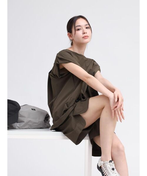 YORT(ヨート)の「【撥水・UVカット】ウエストドロストプルオーバー(シャツ/ブラウス・レディース・ブラウン/ブラック・FREE)」の11枚目の写真