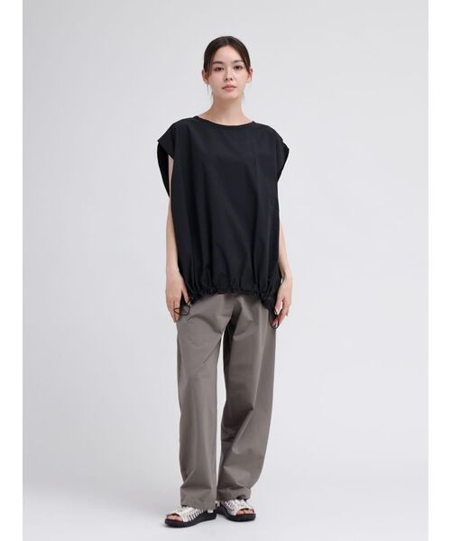YORT(ヨート)の「【撥水・UVカット】ウエストドロストプルオーバー(シャツ/ブラウス・レディース・ブラウン/ブラック・FREE)」の14枚目の写真