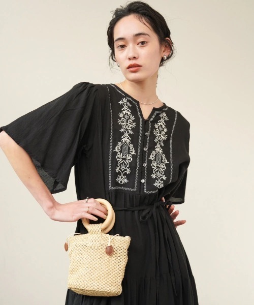 Bab(バブ)の「【S・Mサイズ展開】袖フレアーティアード刺繍ワンピース(ワンピース・レディース・ブラック/アイボリー・MEDIUM/SMALL)」の20枚目の写真