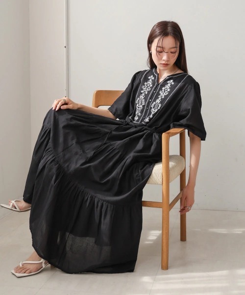 Bab(バブ)の「【S・Mサイズ展開】袖フレアーティアード刺繍ワンピース(ワンピース・レディース・ブラック/アイボリー・MEDIUM/SMALL)」の5枚目の写真