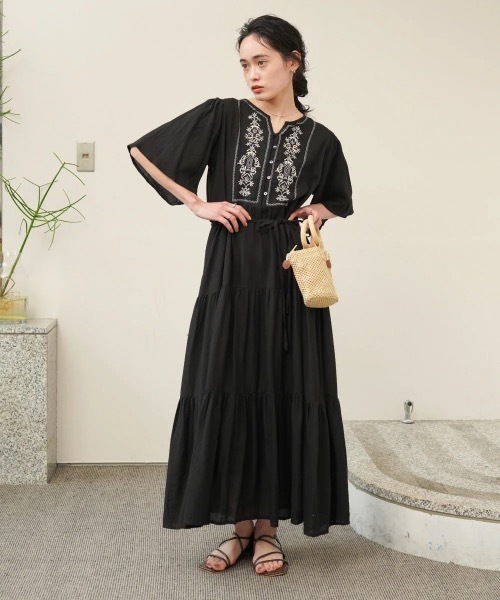 Bab(バブ)の「【S・Mサイズ展開】袖フレアーティアード刺繍ワンピース(ワンピース・レディース・ブラック/アイボリー・MEDIUM/SMALL)」の6枚目の写真