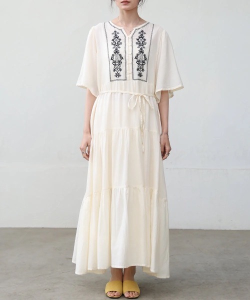Bab(バブ)の「【S・Mサイズ展開】袖フレアーティアード刺繍ワンピース(ワンピース・レディース・ブラック/アイボリー・MEDIUM/SMALL)」の7枚目の写真