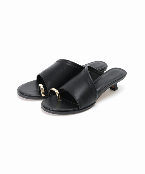 LE VERNIS(ル・ベルニ)の「《WEB・一部店舗限定追加3》LE VERNIS/ルベルニ Toe ring sandals(サンダル・レディース・ブラック・24cm/24.5cm/23cm/23.5cm)」の4枚目の写真