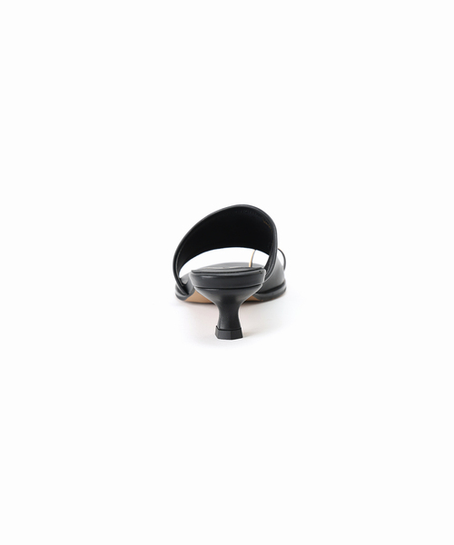 LE VERNIS(ル・ベルニ)の「《WEB・一部店舗限定追加3》LE VERNIS/ルベルニ Toe ring sandals(サンダル・レディース・ブラック・24cm/24.5cm/23cm/23.5cm)」の6枚目の写真