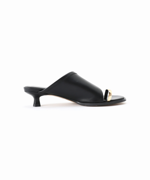 LE VERNIS(ル・ベルニ)の「《WEB・一部店舗限定追加3》LE VERNIS/ルベルニ Toe ring sandals(サンダル・レディース・ブラック・24cm/24.5cm/23cm/23.5cm)」の7枚目の写真