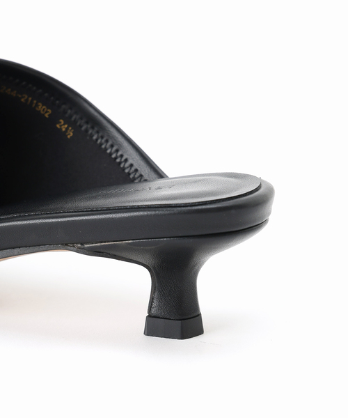 LE VERNIS(ル・ベルニ)の「《WEB・一部店舗限定追加3》LE VERNIS/ルベルニ Toe ring sandals(サンダル・レディース・ブラック・24cm/24.5cm/23cm/23.5cm)」の8枚目の写真