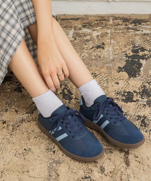 RETRO GIRL(レトロガール)の「ローカットスニーカー(その他シューズ・レディース・ダークブルー/オフホワイト/ブラック・MEDIUM/LARGE)」の3枚目の写真