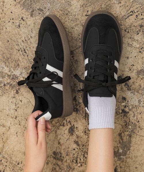 RETRO GIRL(レトロガール)の「ローカットスニーカー(その他シューズ・レディース・ダークブルー/オフホワイト/ブラック・MEDIUM/LARGE)」の8枚目の写真