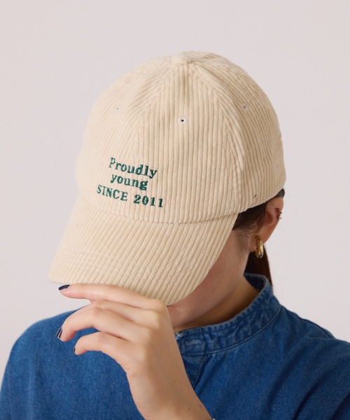 COLLAGE GALLARDAGALANTE(コラージュガリャルダガランテ)の「コーデュロイロゴキャップ(キャップ・レディース・アイボリー/ブラウン・FREE)」の1枚目の写真