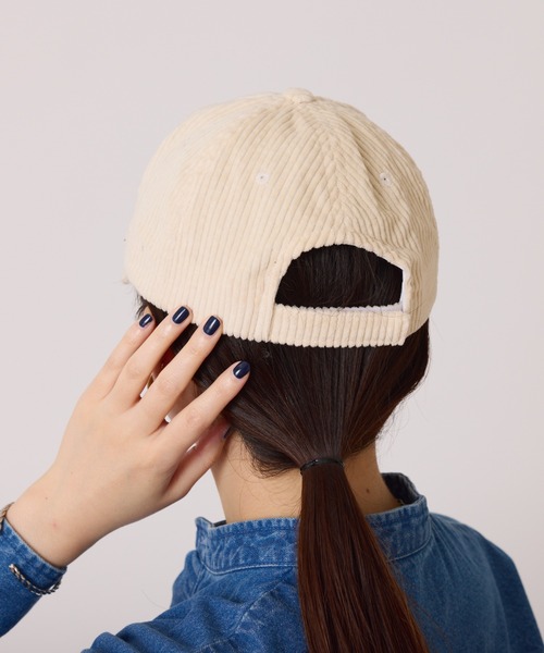 COLLAGE GALLARDAGALANTE(コラージュガリャルダガランテ)の「コーデュロイロゴキャップ(キャップ・レディース・アイボリー/ブラウン・FREE)」の5枚目の写真