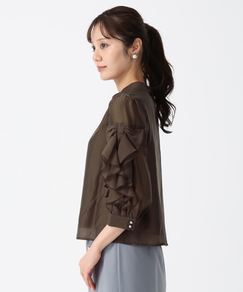 31 Sons de mode（トランテアン　ソン　ドゥ　モード）の「2025秋冬新作 ラッフルリボンスタンドカラーブラウス（シャツ/ブラウス・レディース・ホワイト/ブラウン/グリーン・ﾌﾘ-）」の4枚目の写真