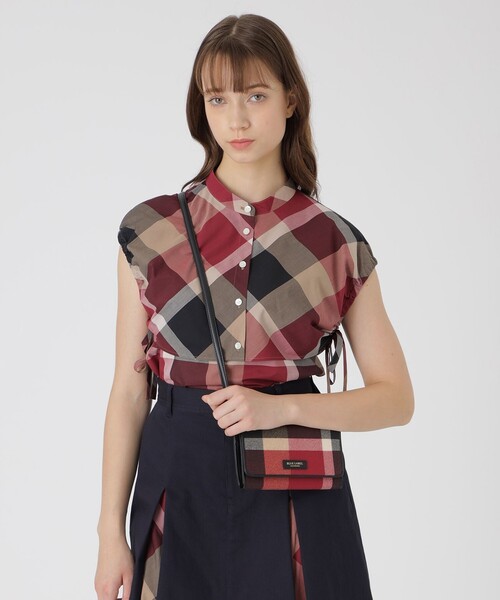 BLUE LABEL CRESTBRIDGE（ブルーレーベルクレストブリッジ）の「クレストブリッジチェックPVCウォレットショルダー（ショルダーバッグ・レディース・レッド/ベージュ系その他/ダークネイビー/ブルー系その他2・FREE）」の13枚目の写真