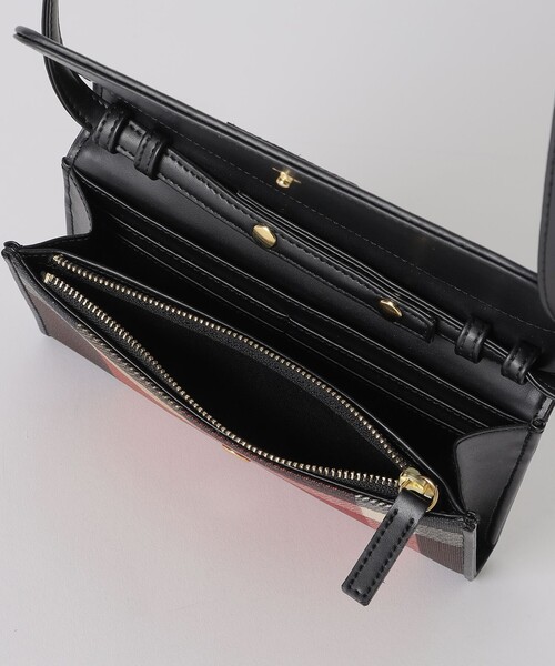 BLUE LABEL CRESTBRIDGE（ブルーレーベルクレストブリッジ）の「クレストブリッジチェックPVCウォレットショルダー（ショルダーバッグ・レディース・レッド/ベージュ系その他/ダークネイビー/ブルー系その他2・FREE）」の17枚目の写真