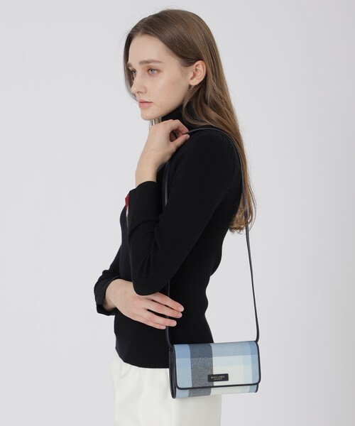 BLUE LABEL CRESTBRIDGE（ブルーレーベルクレストブリッジ）の「クレストブリッジチェックPVCウォレットショルダー（ショルダーバッグ・レディース・レッド/ベージュ系その他/ダークネイビー/ブルー系その他2・FREE）」の7枚目の写真