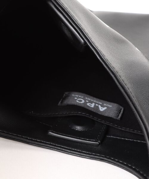 A.P.C.(アーペーセー)の「BABY NINON SHOULDER(ショルダーバッグ・レディース・ブラウン/ブラック・ONESIZE)」の11枚目の写真