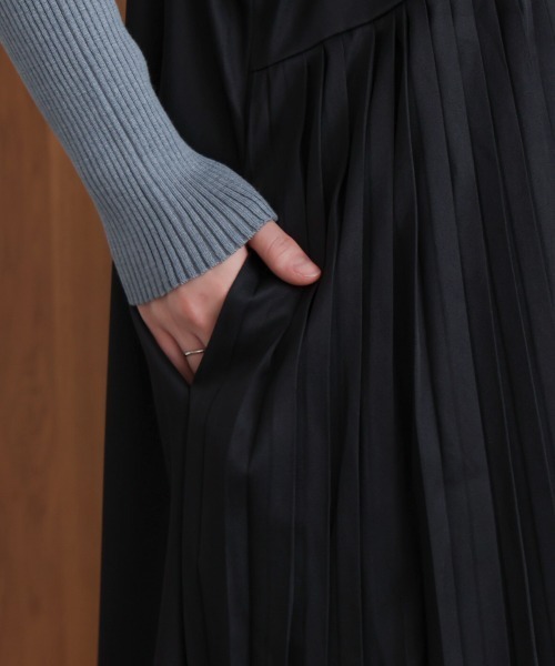 Bou Jeloud（ブージュルード）の「肩ベルトブロッキングジャンスカ（ワンピース・レディース・ブラック/カーキ・38）」の21枚目の写真