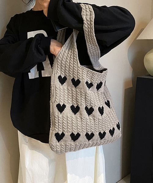 Doux Belle(ドゥーベル)の「ハートデザインニットトートバッグ(トートバッグ・レディース・グリーン/ブルー/ピンク/オフホワイト/ベージュ/ブラック・FREE)」の10枚目の写真