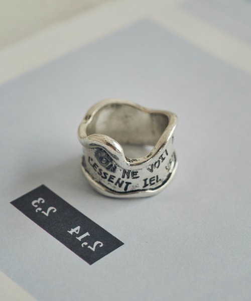 GOLDY（ゴールディ）の「【GOLDY】ヴィンテージ風 レタリング ワイド リング 5251003（リング・レディース・シルバー/ゴールド・FREE）」の3枚目の写真